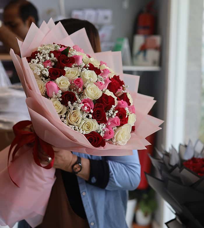 Buy 50 Roses Bouquet Online | Same Day Delivery in Dubai, Sharjah ...